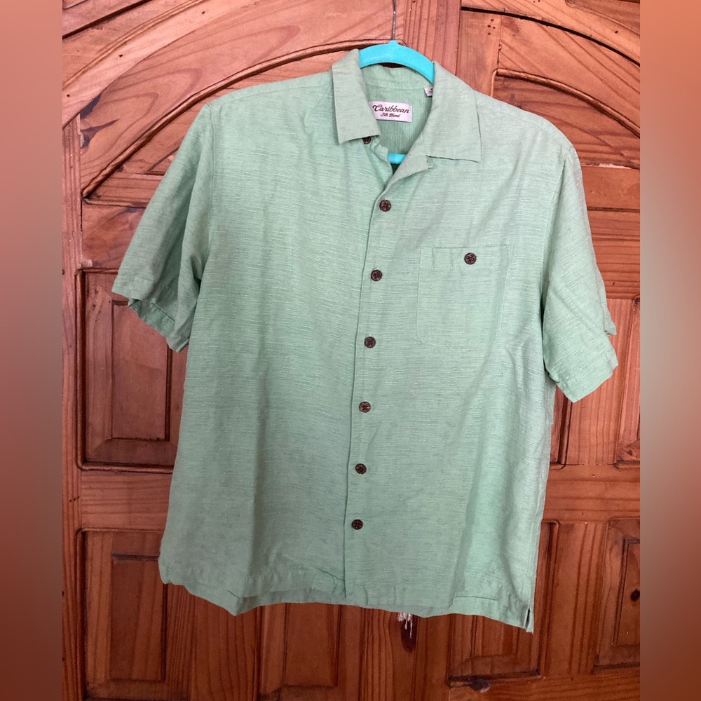 2/10.00 Men’s Carribean Green Silk Shirt M